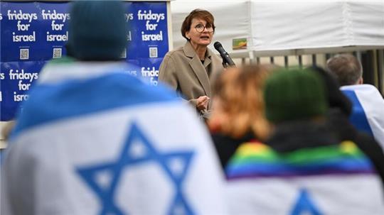 Die Zahl antisemitischer Straftaten ist seit dem Gaza-Krieg drastisch gestiegen. Viele Hochschulen hätten sich gegen Antisemitismus positioniert - andere nicht, kritisiert Bildungsministerin Bettina Stark-Watzinger (Archivbild).