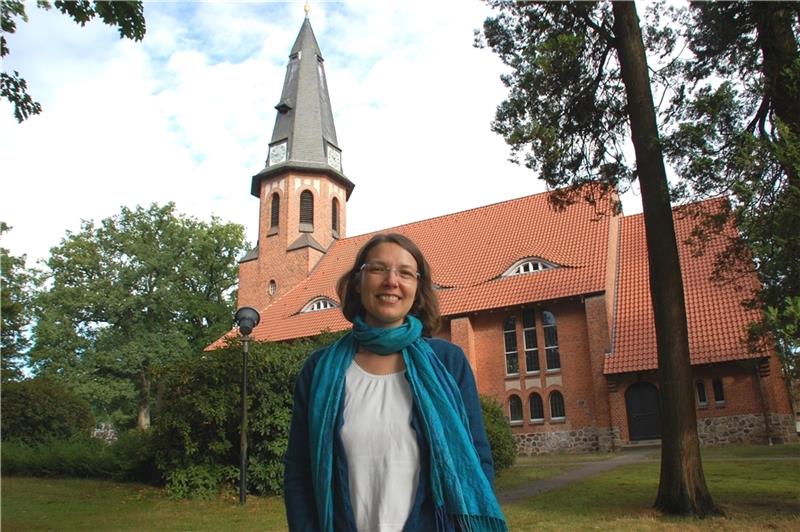 Die Zahl der Anmeldungen für die Konfirmandenzeit hat sich mittlerweile halbiert, das sieht Apensens Pastorin Carmen Hoffmann mit Sorge. Foto: Laudien