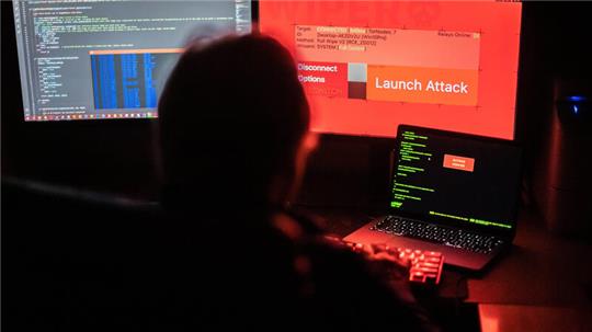 Die Zahl der Cyberattacken auf deutsche Unternehmen ist nach einer Untersuchung des britischen Versicherers Hiscox im vergangenen Jahr erneut gestiegen (Symbolbild).