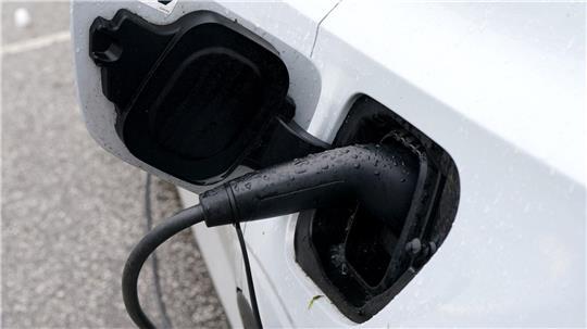 Die Zahl der E-Auto-Ladepunkte in Hamburg hat zugenommen. (Archivbild) 