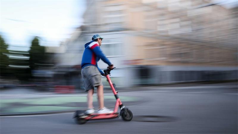 Die Zahl der E-Scooter-Unfälle ist stark gestiegen. Betroffen sind laut Fachleute vor allem Jugendliche und junge Erwachsene. (Archivbild)