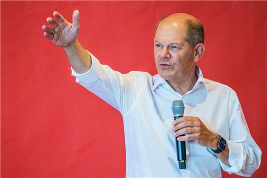 «Die Zahl der Flüchtlinge, die nach Deutschland streben, ist im Moment zu hoch», sagt Kanzler Scholz dem Redaktionsnetzwerk Deutschland (RND).
