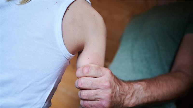 Die Zahl der Kindeswohlgefährdungen erreichte im Jahr 2023 laut Statistischem Bundesamt einen neuen Höchststand. (Archivbild)