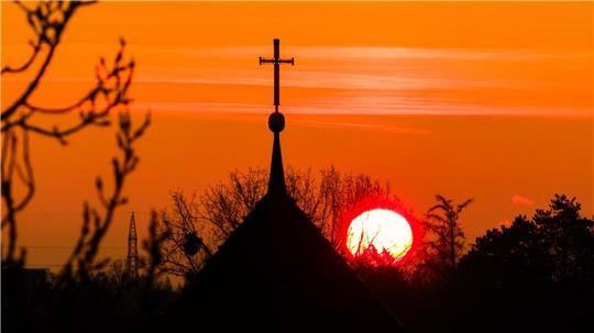 Die Zahl der Kirchenaustritte im Erzbistum Hamburg ist 2025 im Vergleich zum Vorjahr leicht zurückgegangen. (Symbolbild)