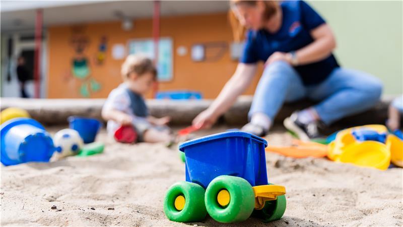 Weniger Kinder, aber eine größere Kita in Horneburg: Wie passt das zusammen? Die Zahl der Kita-Plätze in der Samtgemeinde Horneburg steigt - doch es fehlt weiterhin an Personal.