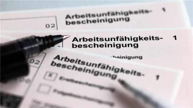 Die Zahl der Krankmeldungen veränderte sich zuletzt kaum. (Symbolbild)