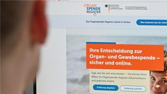 Die Zahl der Organspenden verharrt in Deutschland auf niedrigem Niveau, wie die Deutsche Stiftung Organtransplantation mitteilte (Archivbild).