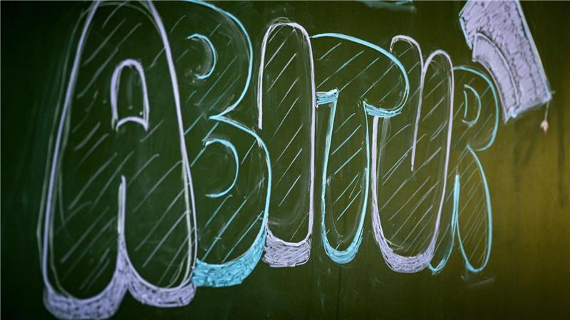 Die Zahl der Prüfungsfächer im Abitur soll bei fünf bleiben, allerdings mit einer mündlichen Prüfung mehr als bisher. (Symbolbild)