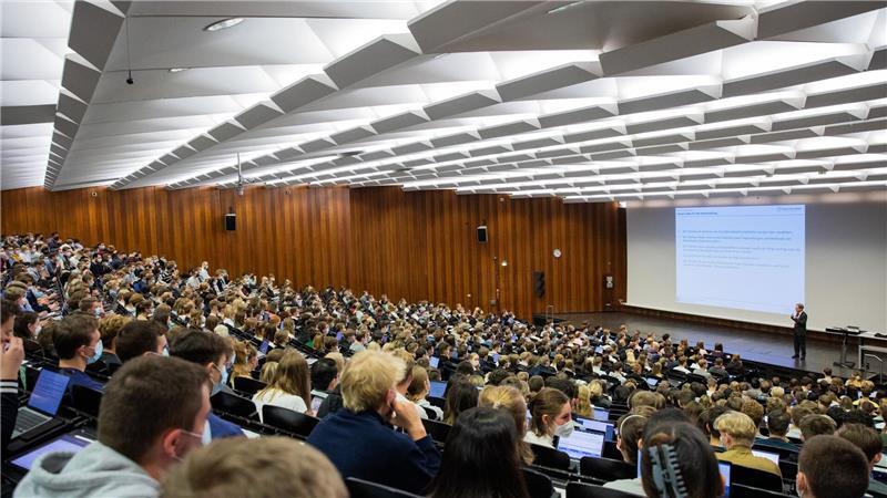 Noch ein Drittel der Hochschulfächer mit Zugangsbeschränkung Die Zahl der Studiengänge ohne Zugangsbeschränkungen steigt in Deutschland weiter an. (Archivbild)