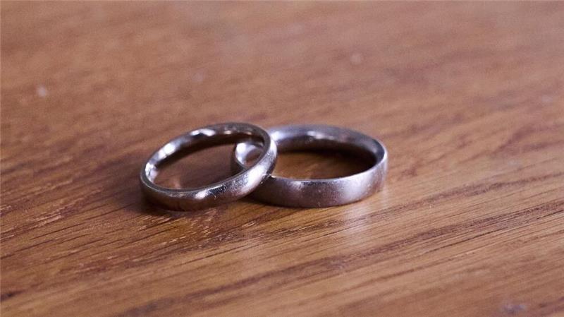 Nur noch die Hälfte aller Erwachsenen ist verheiratet Die Zahl der Verheirateten ging in den vergangenen 30 Jahren stark zurück. (Symbolbild)