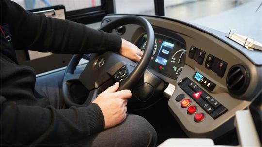 Die Zahl der Verkehrsunfälle mit Bussen in Hamburg ist 2025 gegenüber den Vorjahren gestiegen. (Symbolbild)