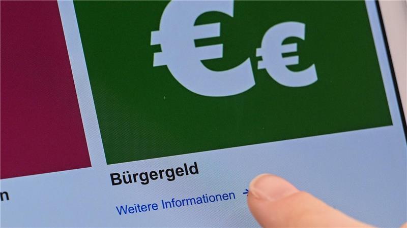 Die Zahl der arbeitenden Menschen, die in Hamburg zusätzlich auf Bürgergeld angewiesen sind, steigt (Symbolbild).