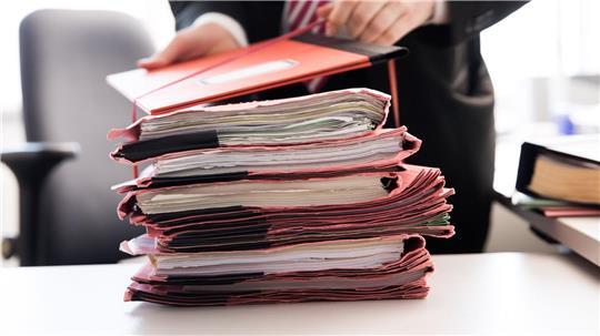 Die Zahl unerledigter Ermittlungsverfahren hat in Hamburg noch einmal zugenommen. (Symbolbild)