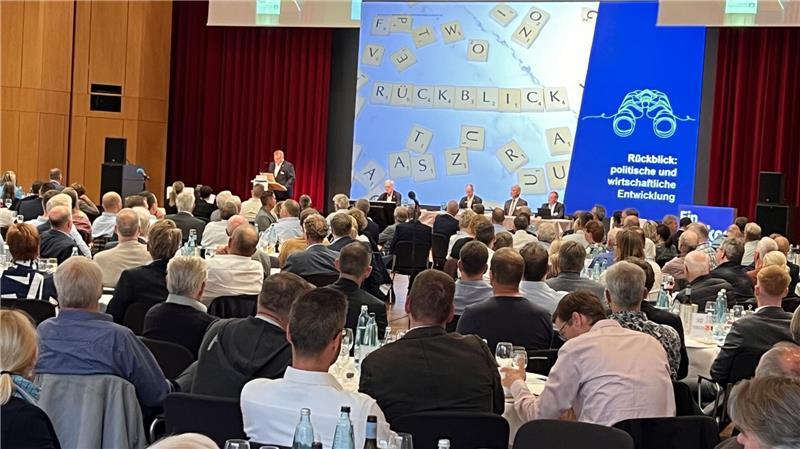 Die Zahlen aus 2025 wurden den Vertetern der knapp 20.000 Volksbank-Genossen im Stadeum präsentiert. Die gaben sich zufrieden.
