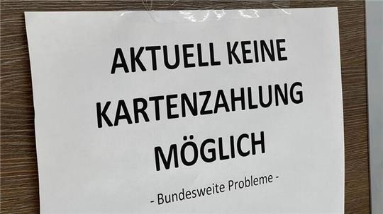 Die Zahlung per Giro- oder Kreditkarte in Deutschland ist nach Angaben von Zahlungsdienstleistern bundesweit gestört (Symbolbild/Archivbild).