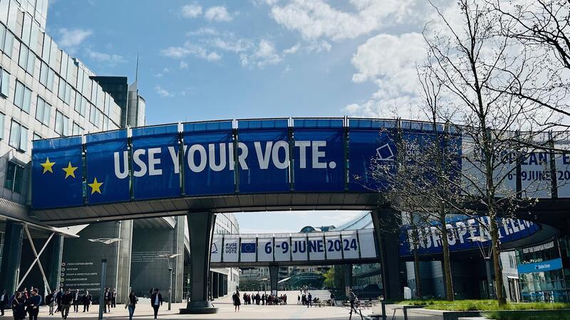 Die Zeichen stehen auf Wahl: Das EU-Parlament in Brüssel wirbt für die Stimmenabgabe im Juni.
