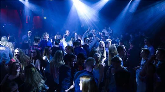 Die Zeiten der tanzenden Massen in Großraum-Diskotheken sind vorbei. Daraus ziehen die Betreiber des „Ta-Töff“ in Bevern jetzt die Konsequenz. Regelmäßige Disco-Veranstaltungen gibt es ab August nicht mehr.