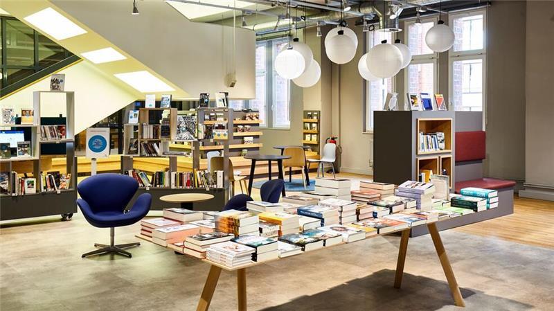 Mehr Benutzer in Hamburgs Bücherhallen - „Romance“ zieht gut Die Zentralbibliothek ist hell und freundlich gestaltet. (Archivbild)