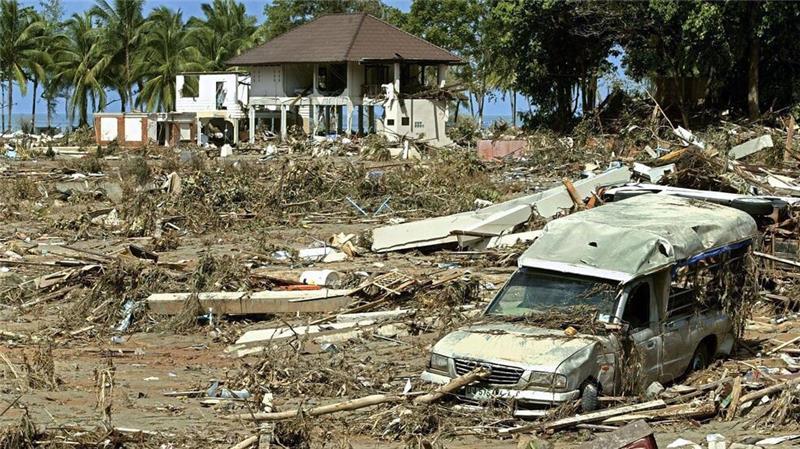 „Das Wasser kommt“: 20 Jahre nach der Tsunami-Katastrophe Die Zerstörungen durch den Tsunami waren gewaltig - auch in der beliebten Urlaubsregion Khao Lak in Thailand. (Archivbild)
