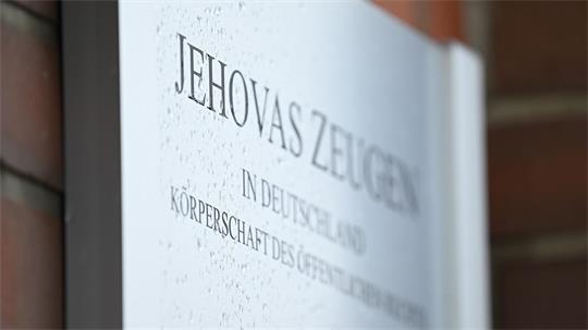 Die Zeugen Jehovas sind in Deutschland als Körperschaft öffentlichen Rechts anerkannt. (Archivbild)