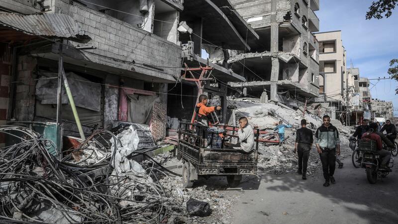 Gaza-Krieg: USA planen Hilfslieferungen aus der Luft Die Zivilbevölkerung im Gazastreifen soll künftig mit Hilfsgütern aus der Luft versorgt werden.