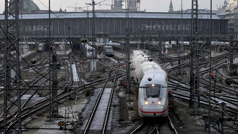 DB-Pünktlichkeit: Schlechtester Wert seit acht Jahren Die Züge der Deutschen Bahn sind nicht immer pünktlich.