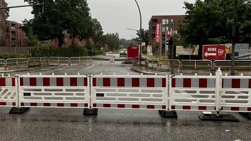 Pendler-Drama: So schlimm ist die Großbaustelle auf der B73 in Hamburg Die Zufahrt ins Wohnquartier Fischbeker Heidbrook ist deutlich eingeschränkt.