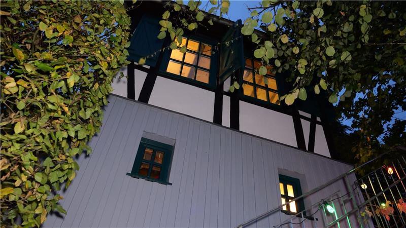 Er lebt in „Deutschlands kleinstem Studentenwohnheim“ Die Zufallsgäste sollen begeistert gewesen sein.