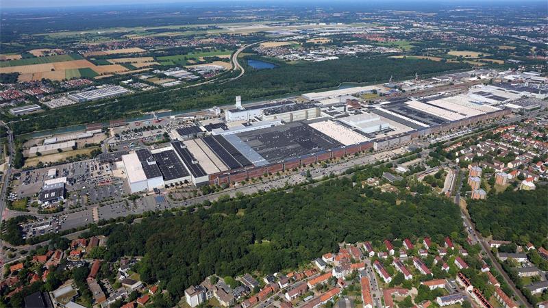 Lies sieht VW vor langem und schmerzhaftem Umbau Die Zukunft von vier VW- und Audi-Standorte ist weiter ungewiss: Emden, Zwickau, Neckarsulm und - hier im Bild - Hannover. (Archivbild)