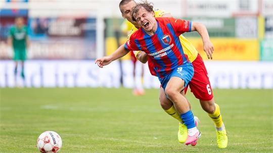 Die Zuschauer sahen im Pokal einen durchwachsenen Saisonauftakt. D/A-Stürmer Tom Sanne gelobt Besserung für den Punktspielauftakt am Freitag ab 19.30 Uhr gegen Phönix Lübeck.
