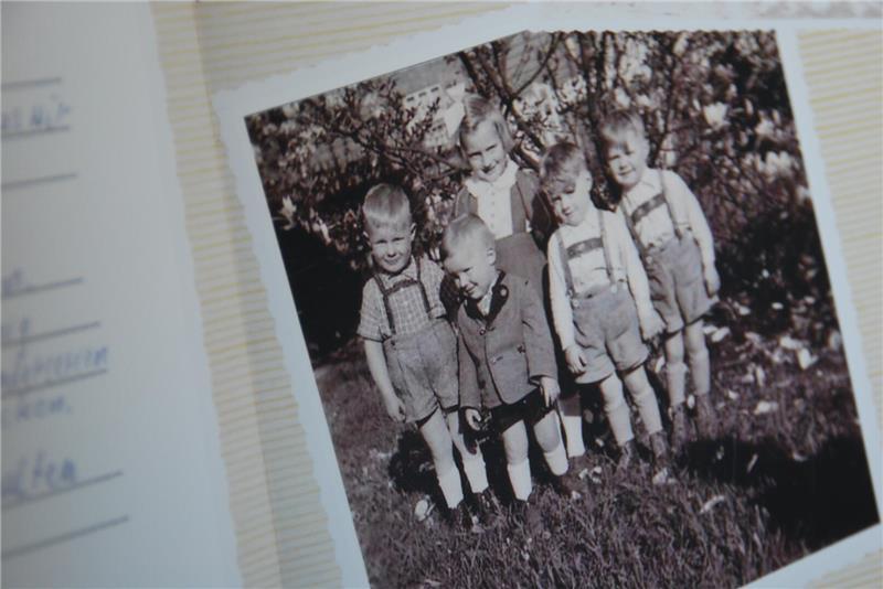 Die Zwillings-Paare der Familie Fitschen 1950.