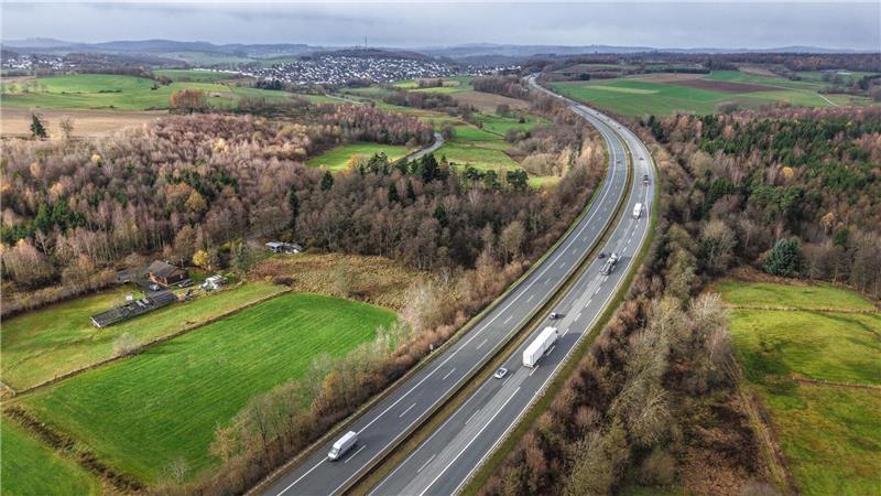 Mysteriöser Fall: Baby ausgesetzt, Hände der Mutter gefunden Die abgetrennten Hände waren in der Nacht zu Montag auf der Fahrbahn der A45 im Sauerland entdeckt worden.