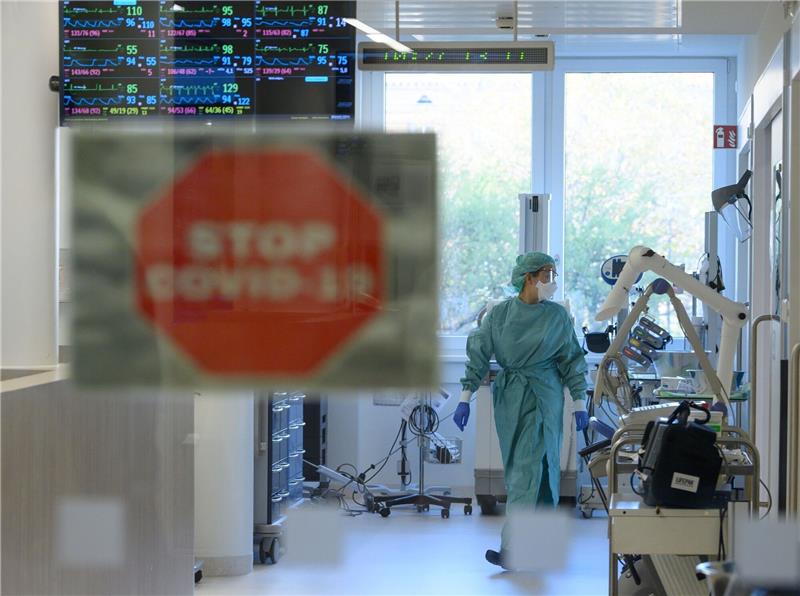 Corona: Zwei weitere Todesfälle im Kreis Stade – Sorge wegen Personalausfällen an Kliniken Die aktuelle Corona-Welle setzt Intensivstationen wieder stärker unter Druck.