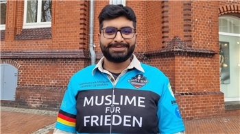 "Die aktuellen Nachrichten sind leider beängstigend, aber es hilft mit Freunden darüber zu reden." Mubarak Ahmed, IT-Student aus Stade, am Freitag, 17. April 2026,