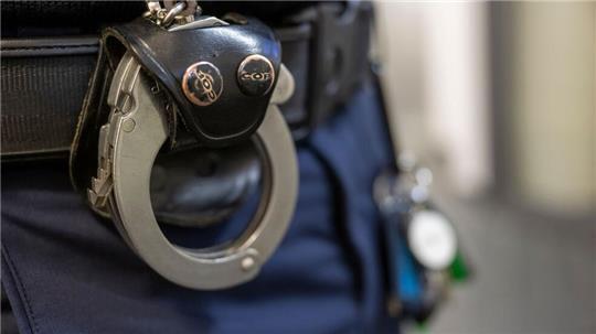 Die alarmierten Bundespolizisten warteten auf die Frau und brachten sie in eine Klinik. (Symbolbild)