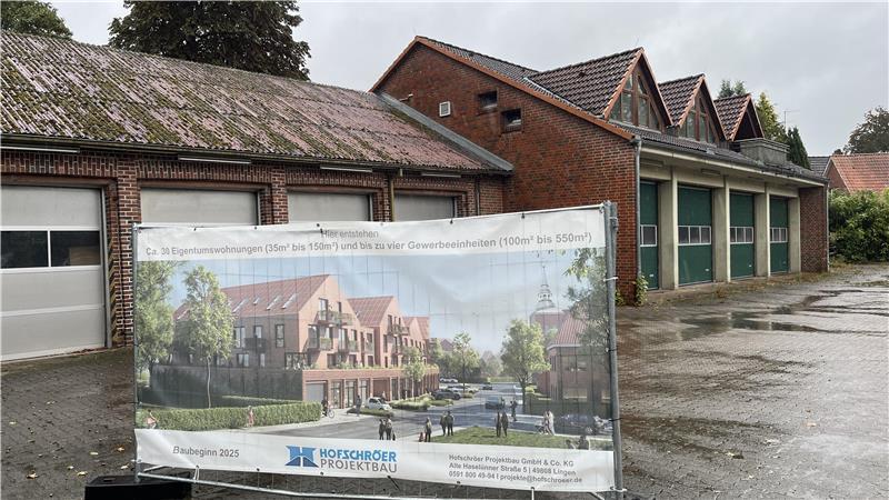 Hier in Horneburg rücken jetzt die Abrissbagger an Die alte Feuerwache im Ortskern von Horneburg soll einem Neubaukomplex für Wohn- und Gewerbeflächen weichen.