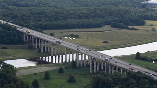 Die alte Huntebrücke steht nur noch in Teilen. (Archivbild)