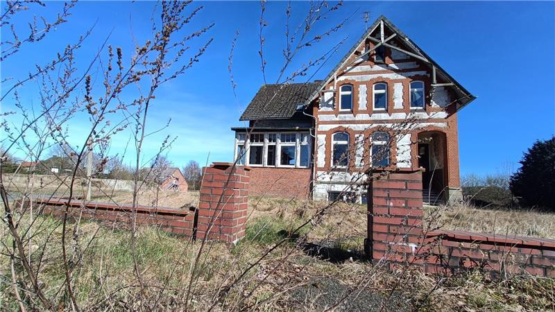 Neubaugebiet in Fredenbeck: Diese alte Villa sorgt für Kopfzerbrechen Die alte Villa aus dem Jahr 1910 steht auf der Fläche des Baugebiets Sonnenkamp Ost in Fredenbeck.