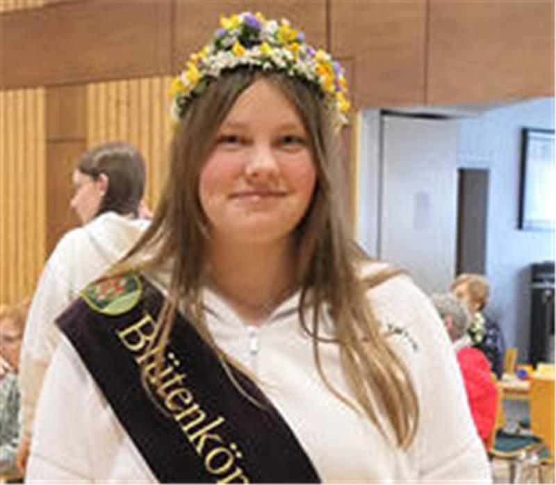 20. Drochterser Blütenfest wird mit Festumzug der Vereine geplant Die amtierende Dornbuscher Blütenkönigin Stella Brandt.