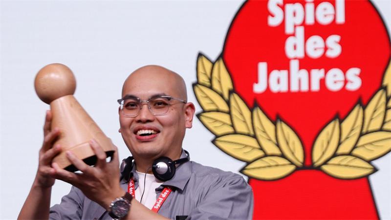 Die begehrte Auszeichnung „Spiel des Jahres“ geht 2026 an den indonesischen Spiele-Entwickler Martin Ang. 