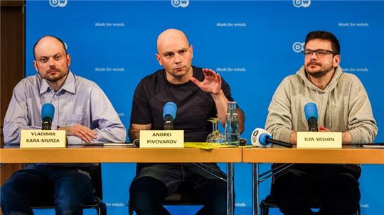 Die bei dem Gefangenenaustausch freigelassenen Russen betonten, kein Gnadengesuch an Kremlchef Wladimir Putin unterschrieben zu haben.