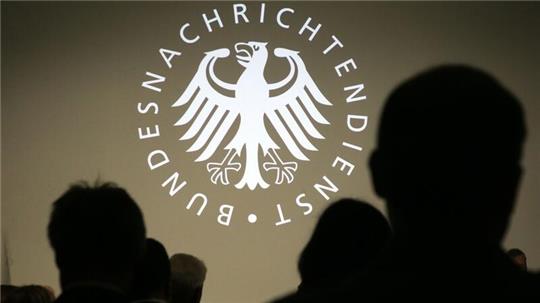 Die beiden Angeklagten sollen während des russischen Angriffskriegs gegen die Ukraine 2022 Staatsgeheimnisse an den russischen Geheimdienst FSB geliefert und dafür Hunderttausende von Euro erhalten haben. Einer von ihnen arbeitete beim BND (Symbolbild).