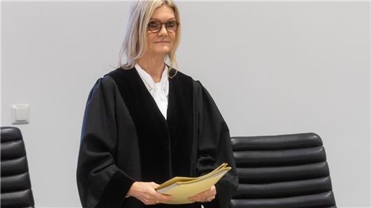 Die beiden Angeklagten wollten sich zu Prozessbeginn zunächst nicht zu den Vorwürfen äußern.