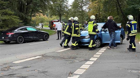 Die beiden Fahrzeuge wurden bei dem Unfall beschädigt.
