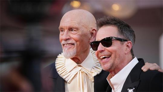 Die beiden Hauptdarsteller von „Wild Horse Nine“: John Malkovich und Sam Rockwell. (Archivbild)