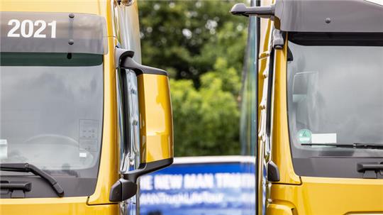 Die beiden Lkw begegneten sich in der Ortsdurchfahrt in Drangstedt (SYMBOLBILD).