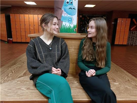 Die beiden Schülerinnen des Vincent-Lübeck-Gymnasiums debattieren für ihr Leben gern: Luise Brandenburg (links) und Victoria Buschkühl. Foto: Bisping