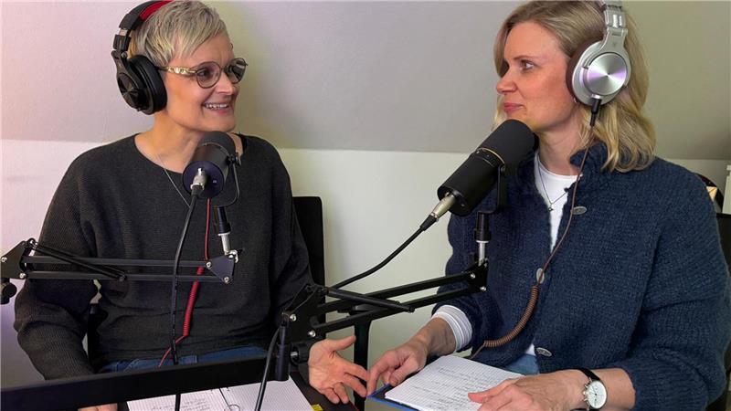 Die beiden Schwestern Katrin Bansemer und Ina Müller reden oft und lange miteinander, am liebsten hinter dem Mikrofon.