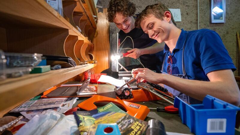 Die beiden Studenten haben sich alles selbst beigebracht