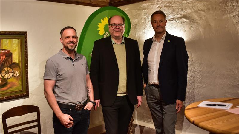 Was Fredenbecker in ihrer Samtgemeinde stört – und was ihnen gefällt Die beiden Vorstandssprecher des Grünen-Ortsverbands Fredenbeck, Christian Heise (links) und Markus Winter (rechts) - hier mit Niedersachsens Umweltminister Christian Meyer - haben die Bürger befragt.